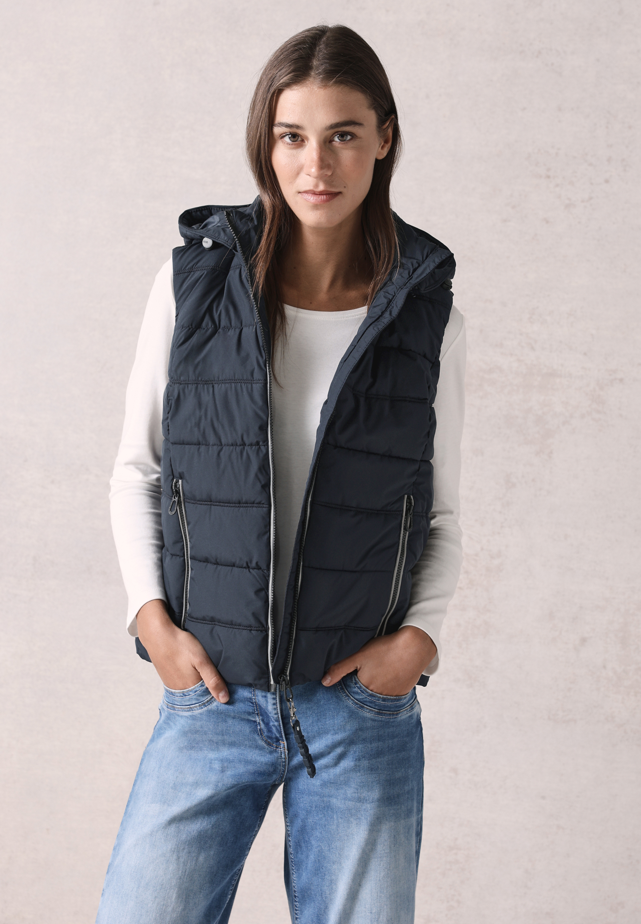 ŽENSKI BREZROKAVNIK Padded Vest with fancy Qu 