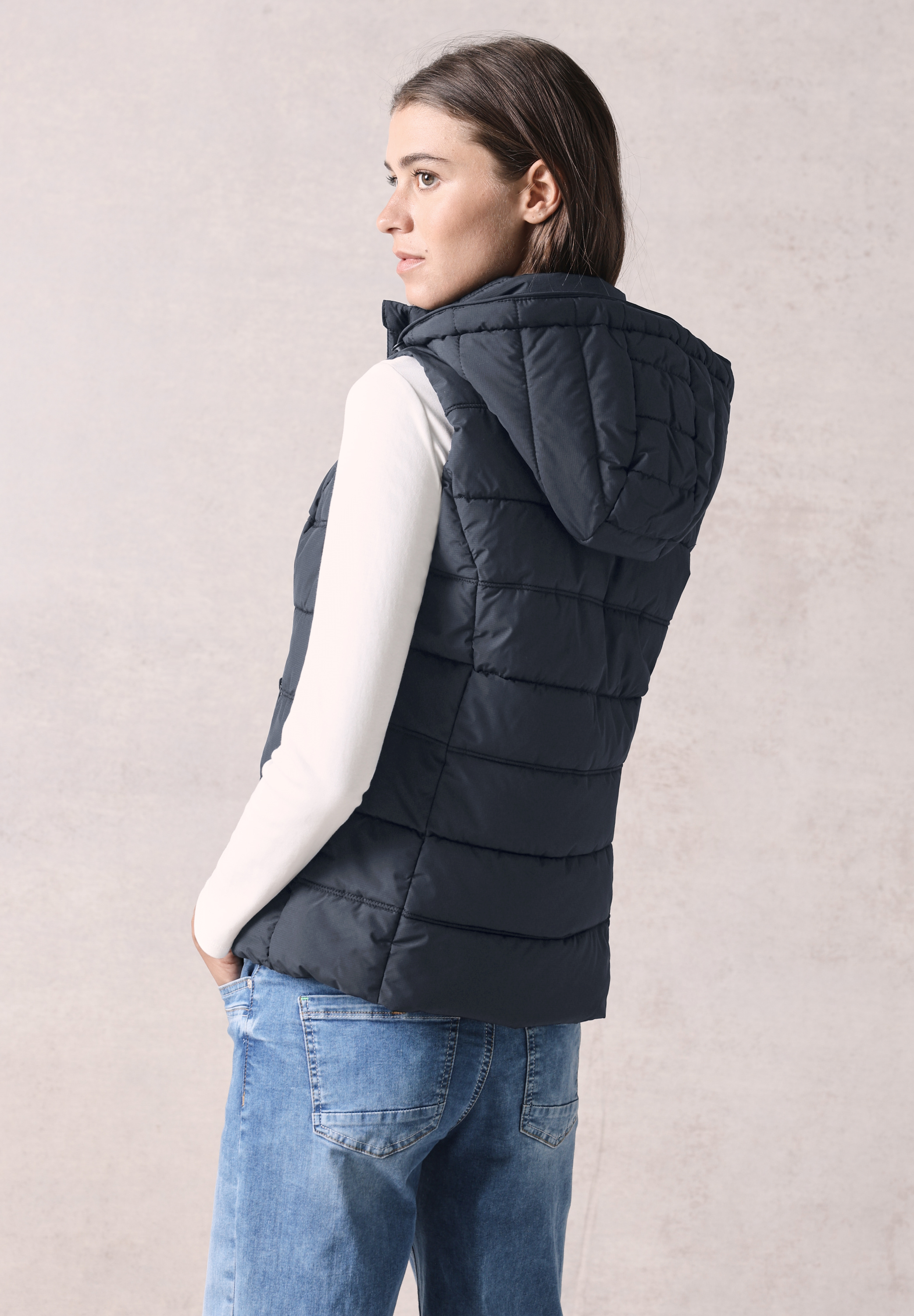 ŽENSKI BREZROKAVNIK Padded Vest with fancy Qu 